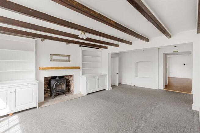 5 bed Detached for sale Image 4