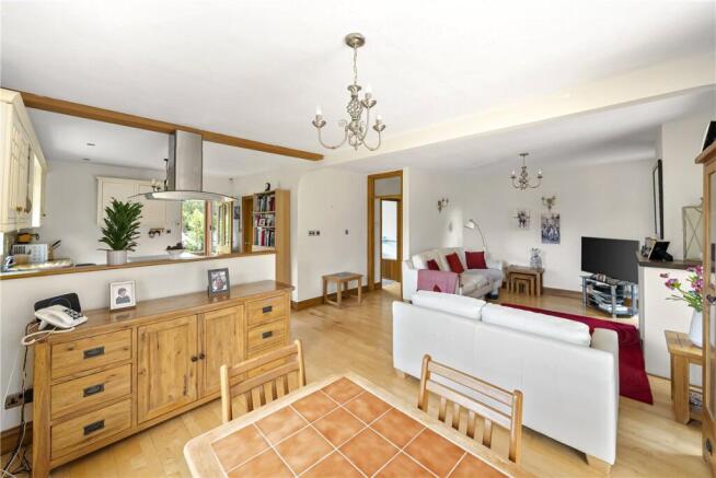 3 bed Semi-Detached for sale Image 6