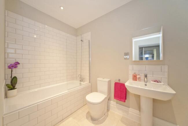 2 bed Flat to rent Image 9