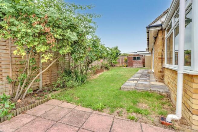 16 LONGFIELD CLOSE INSIDE-11.jpg