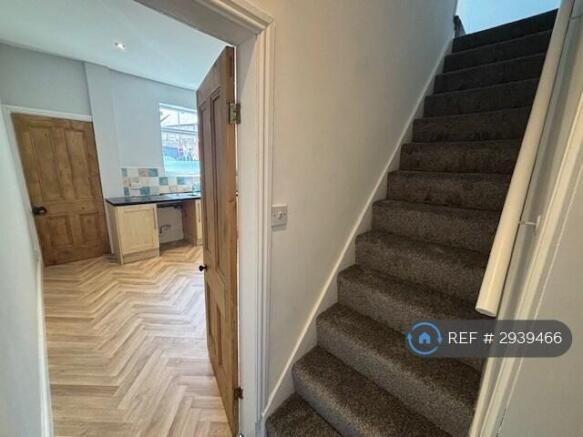 2 bed Terraced to rent Image 4