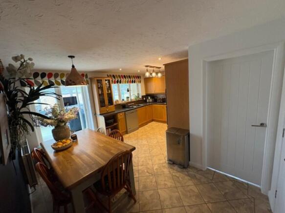 5 bed Detached for sale Image 11