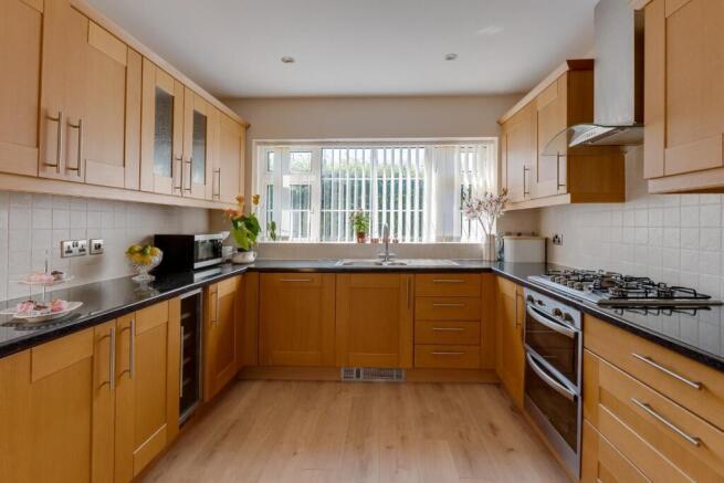 3 bed Town House for sale Image 4