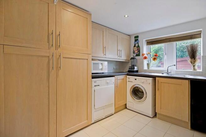 4 bed Detached for sale Image 9