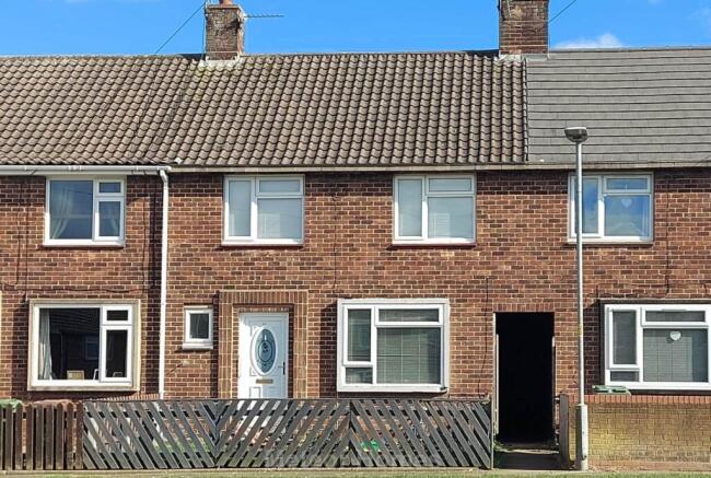 3-bed semi-detached on Carnforth Crescent, Grimsby, £90,000
