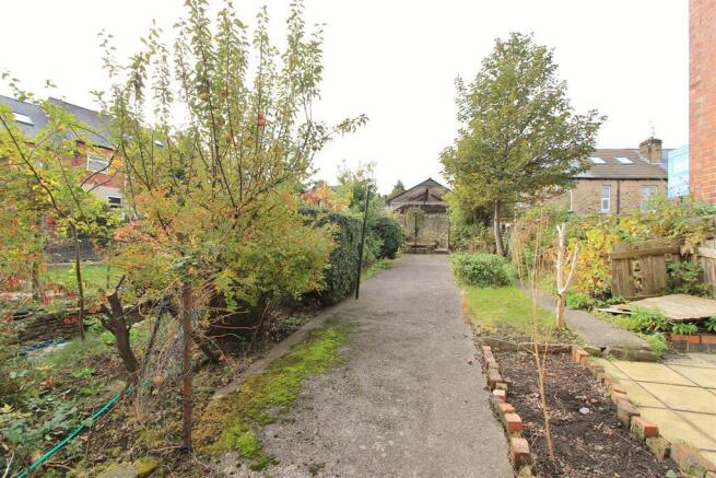 4 bed Terraced to rent Image 9