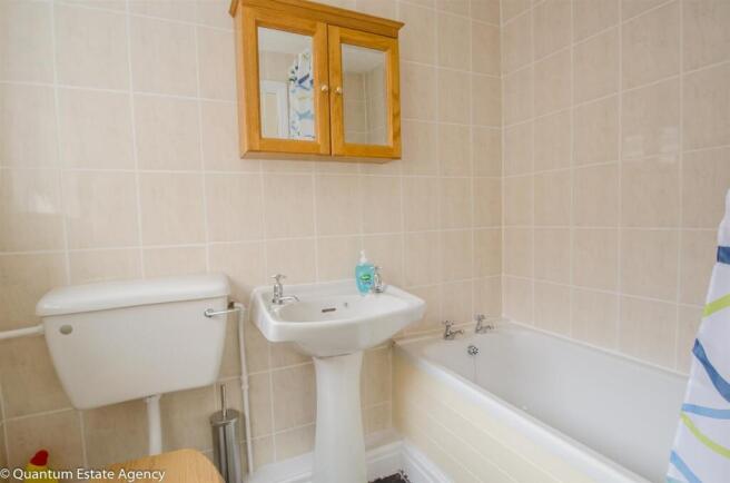 3 bed Terraced to rent Image 4