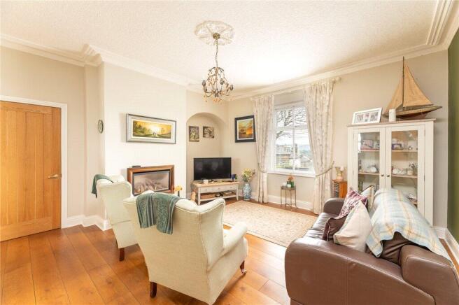 5 bed Detached for sale Image 6