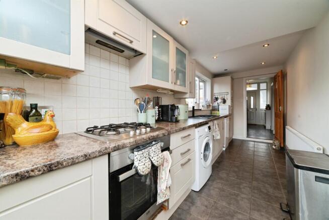 3 bed Semi-Detached for sale Image 6