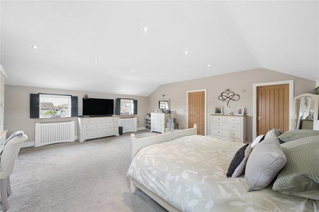 5 bed House for sale Image 10