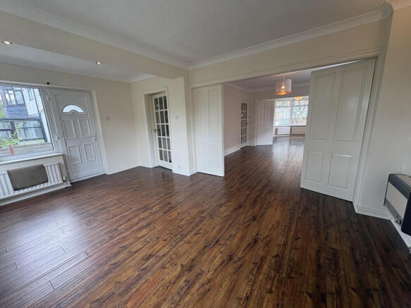 4 bed Detached to rent Image 8