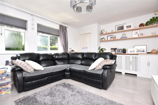 3 bed Semi-Detached for sale Image 3