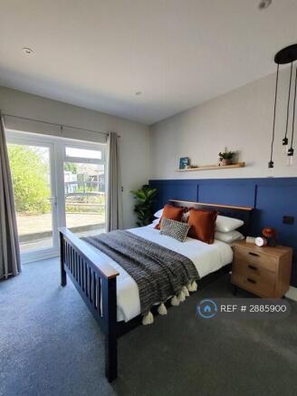 Room 4 - £765pcm - Large Garden Room With Ensuite