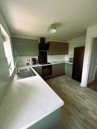 3 bed Terraced to rent Image 9