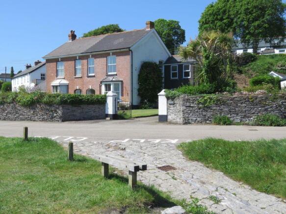 Opposite slipway