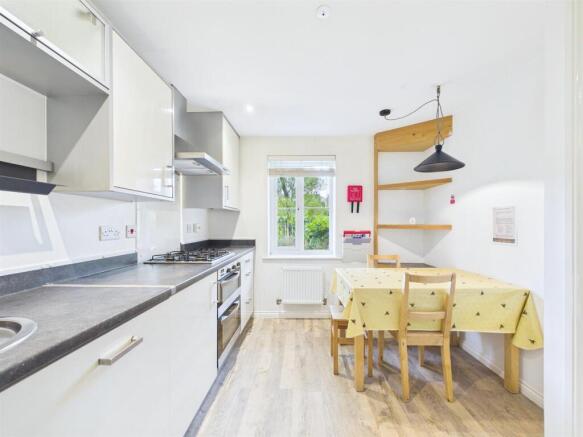 4 - Modern 6-Bedroom HMO for Auction, Stoke Giffor