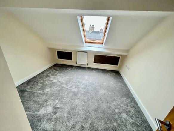 4 bed House to rent Image 10