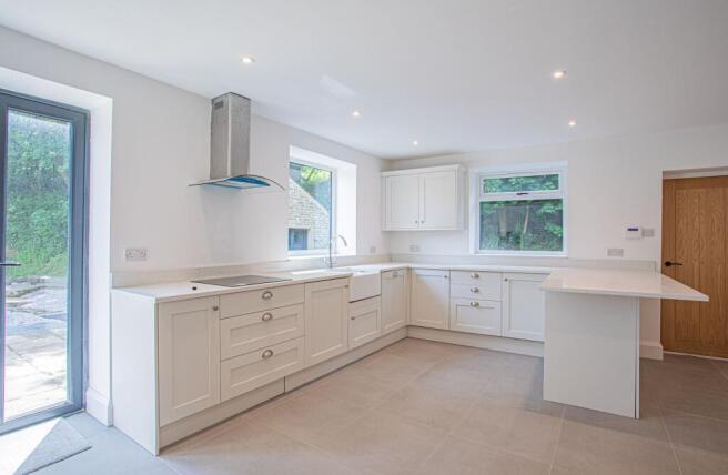 4 bed House for sale Image 8
