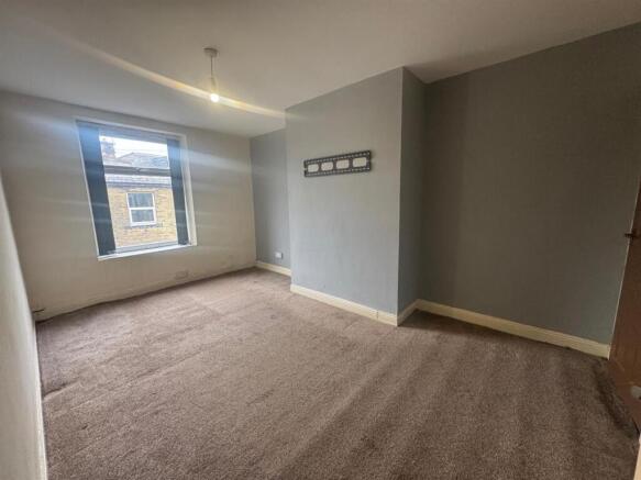 1 bed Terraced to rent Image 6