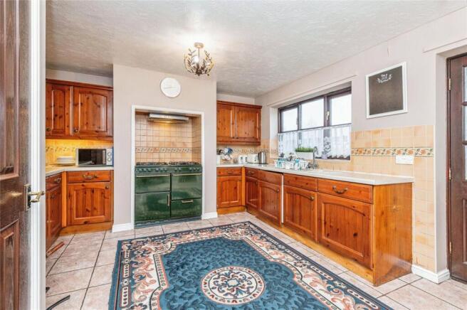 4 bed Detached for sale Image 11