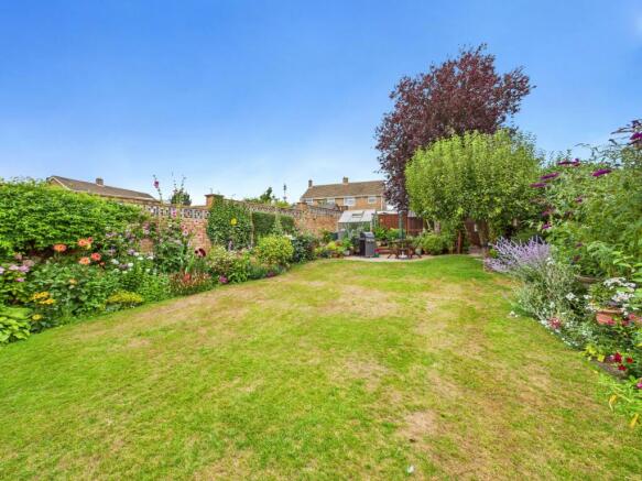 CAM01354G0-PR0562-STILL018