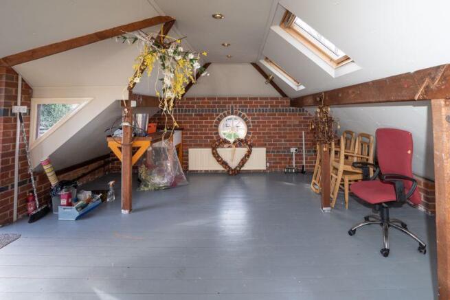 Studio above g...