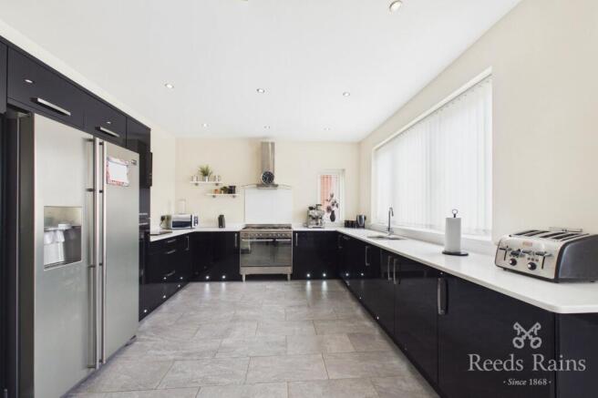 3 bed Detached for sale Image 4