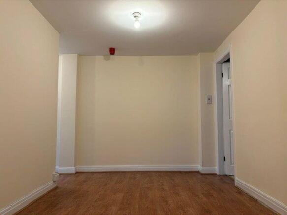 2 bed Flat to rent Image 8