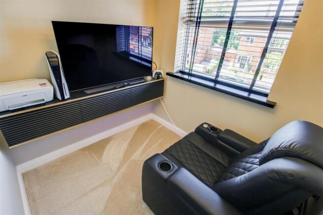 3 bed Semi-Detached for sale Image 10