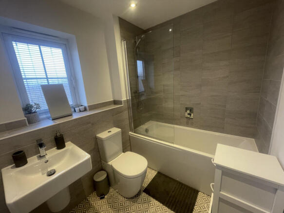 3 bed Terraced to rent Image 8