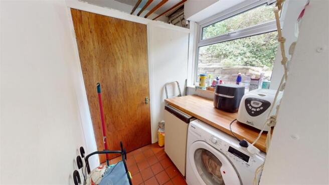 4 bed Semi-Detached for sale Image 9