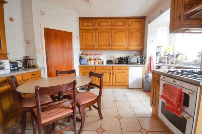 5 bed Detached for sale Image 6