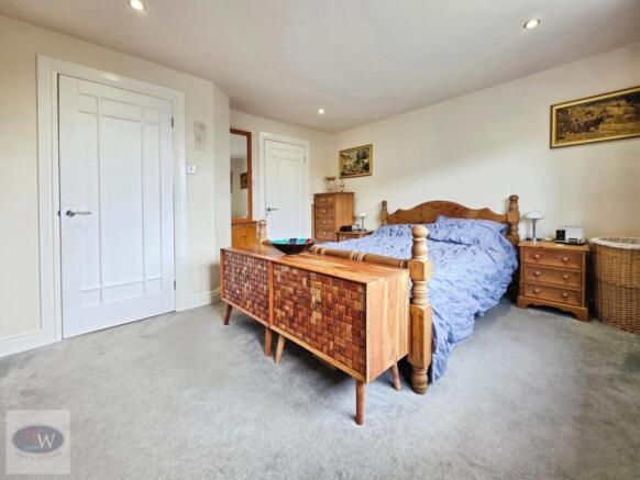 5 bed Detached for sale Image 12