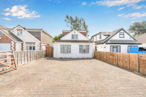 19, Knighton Way Lane, Uxbridge UB9 4EG