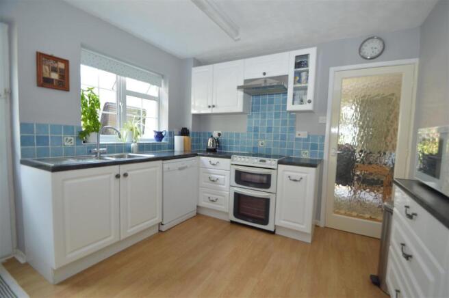 8 SUNDERLAND PLACE, WELLESBOURNE  (KITCHEN) (2).JP