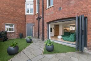Flat 1, Dean Clarke House, Southernhay East, Exeter EX1 1AP