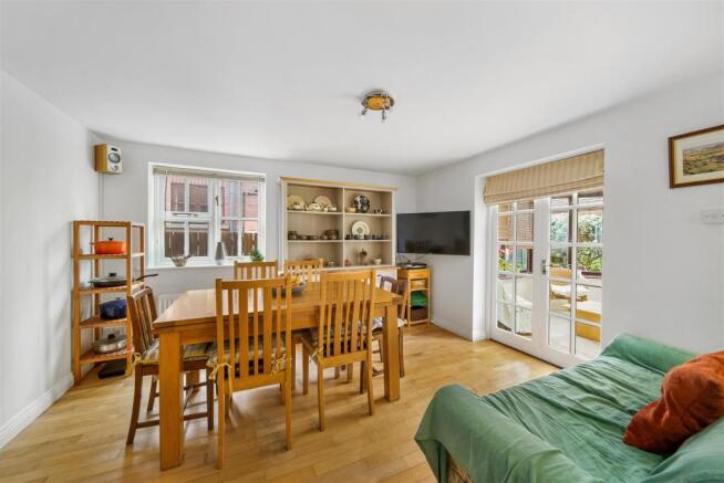 KITCHEN/DINING ROOM