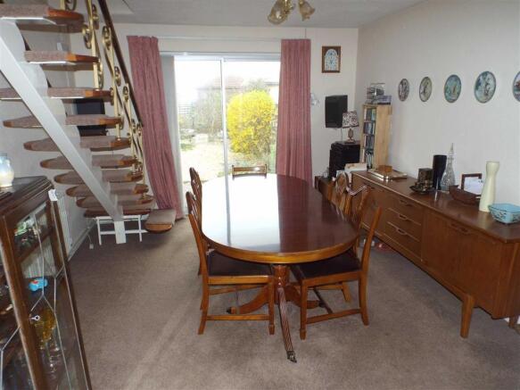 DINING ROOM: