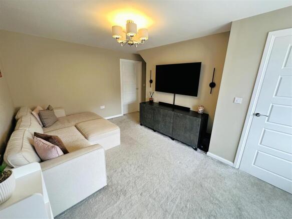 3 bed Detached for sale Image 6