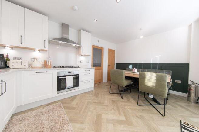 Kitchen & dining room