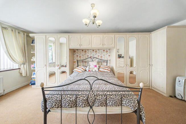 3 bed Detached Bungalow for sale Image 9