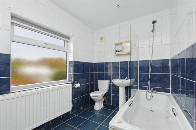 5 bed Semi-Detached for sale Image 9