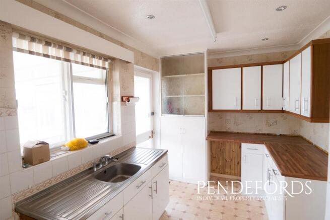 Kitchen 1.jpg