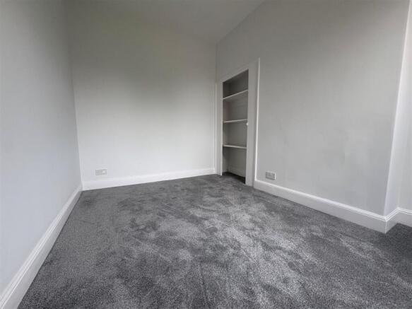 4 bed Terraced to rent Image 7