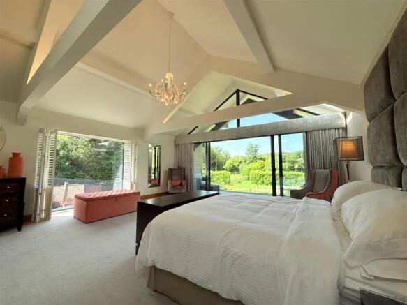 4 bed Detached for sale Image 6