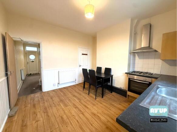 2 bed Terraced to rent Image 4