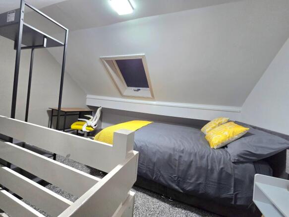 4 bed Terraced to rent Image 9