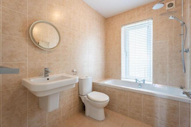 2 bed Terraced to rent Image 6