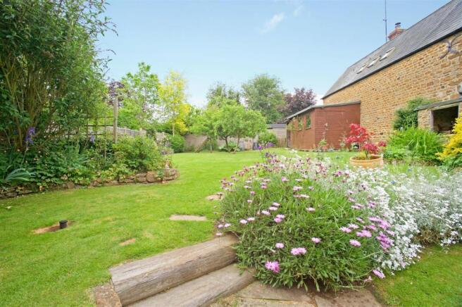 Throstle Cottage fpz