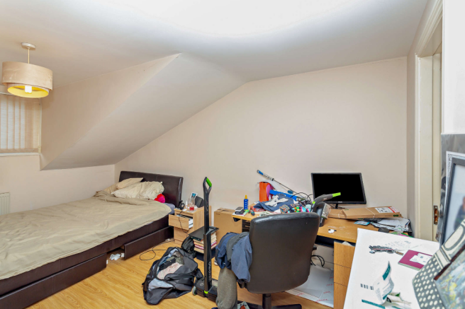 3 bed Flat for sale Image 8